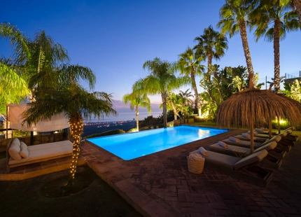 STUNNING 6-BEDROOM VILLA FOR SALE IN LOS ALTOS DE LOS MONTEROS