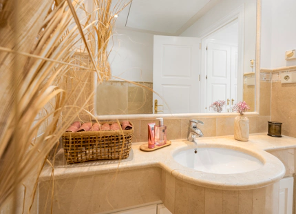 STUNNING 6-BEDROOM VILLA FOR SALE IN LOS ALTOS DE LOS MONTEROS