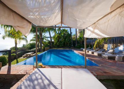 STUNNING 6-BEDROOM VILLA FOR SALE IN LOS ALTOS DE LOS MONTEROS