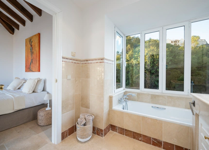 STUNNING 6-BEDROOM VILLA FOR SALE IN LOS ALTOS DE LOS MONTEROS