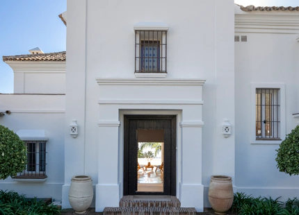STUNNING 6-BEDROOM VILLA FOR SALE IN LOS ALTOS DE LOS MONTEROS