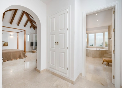 STUNNING 6-BEDROOM VILLA FOR SALE IN LOS ALTOS DE LOS MONTEROS