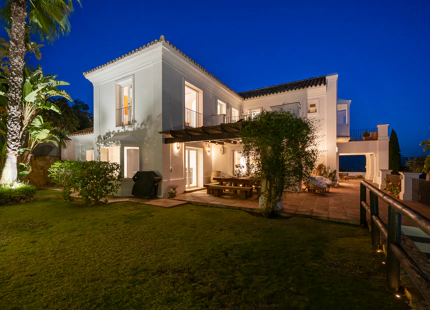 STUNNING 6-BEDROOM VILLA FOR SALE IN LOS ALTOS DE LOS MONTEROS