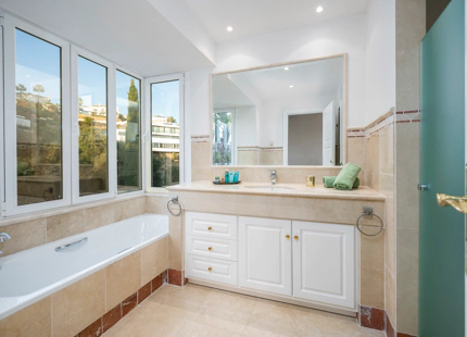 STUNNING 6-BEDROOM VILLA FOR SALE IN LOS ALTOS DE LOS MONTEROS