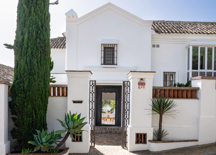 STUNNING 6-BEDROOM VILLA FOR SALE IN LOS ALTOS DE LOS MONTEROS