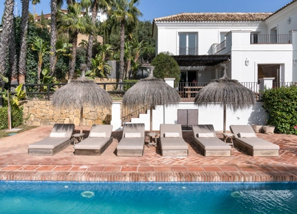 STUNNING 6-BEDROOM VILLA FOR SALE IN LOS ALTOS DE LOS MONTEROS