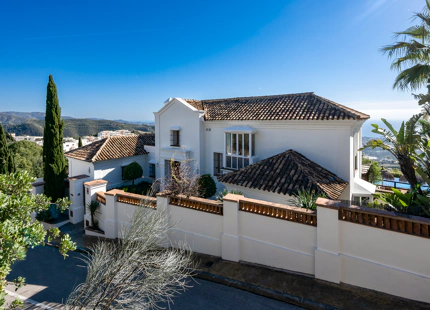 STUNNING 6-BEDROOM VILLA FOR SALE IN LOS ALTOS DE LOS MONTEROS