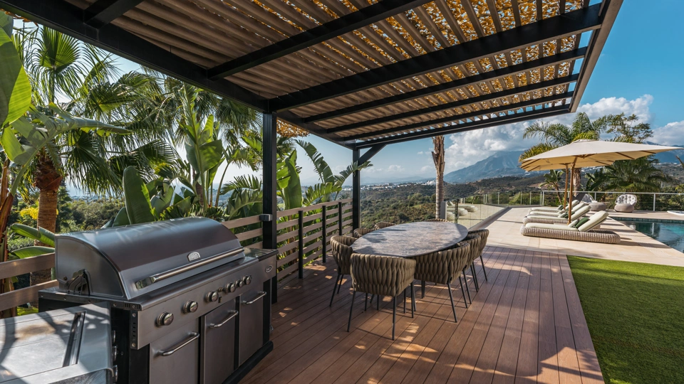 Villa for sale in El Rosario, Marbella East