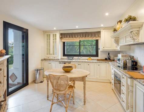 Villa for sale in La Quinta, Benahavis