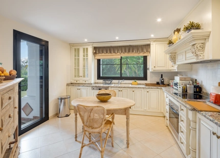 ELEGANT FRONTLINE GOLF VILLA FOR SALE IN LA QUINTA, BENAHAVÍS