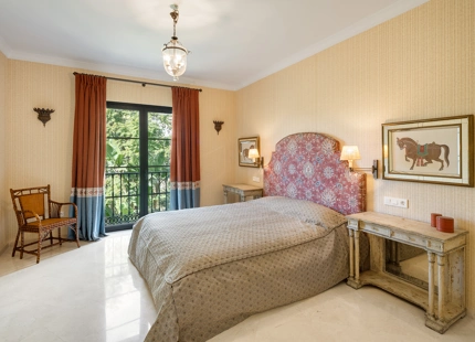 ELEGANT FRONTLINE GOLF VILLA FOR SALE IN LA QUINTA, BENAHAVÍS