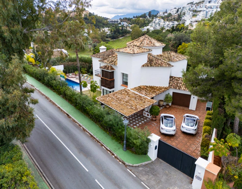 Villa for sale in La Quinta, Benahavis