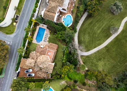ELEGANT FRONTLINE GOLF VILLA FOR SALE IN LA QUINTA, BENAHAVÍS
