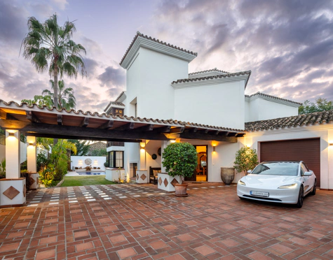 Villa for sale in La Quinta, Benahavis
