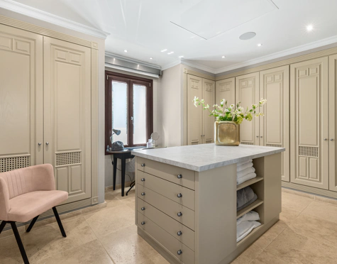 Villa en venta en El Herrojo, Benahavis