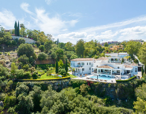 Villa en venta en El Herrojo, Benahavis