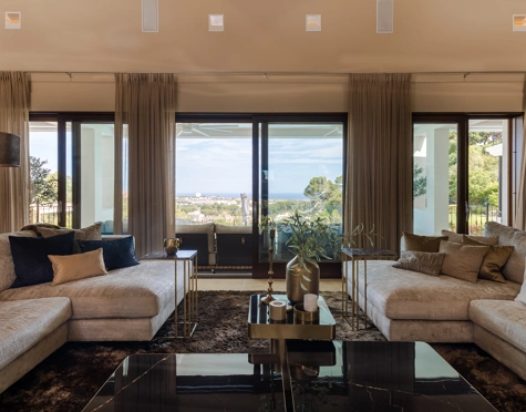 Villa en venta en El Herrojo, Benahavis
