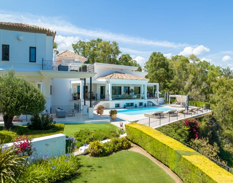 Villa en venta en El Herrojo, Benahavis