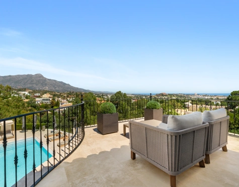 Villa en venta en El Herrojo, Benahavis