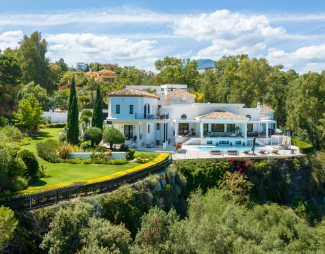 Villa en venta en El Herrojo, Benahavis