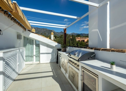 ÁTICO DUPLEX DE LUJO EN VENTA CON VISTAS IMPRESIONANTES EN NAGÜELES