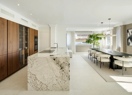 ÁTICO DUPLEX DE LUJO EN VENTA CON VISTAS IMPRESIONANTES EN NAGÜELES