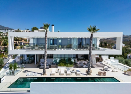 LUXURY VILLA FOR SALE IN LA QUINTA WITH STUNNING VIEWS