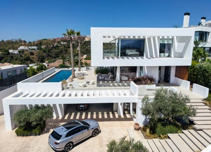 LUXURY VILLA FOR SALE IN LA QUINTA WITH STUNNING VIEWS