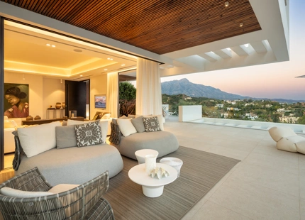 LUXURY VILLA FOR SALE IN LA QUINTA WITH STUNNING VIEWS