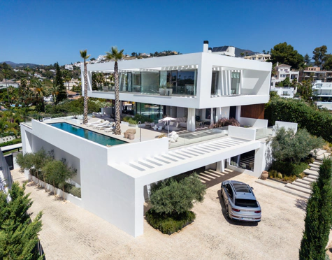 Villa for sale in La Quinta, Benahavis
