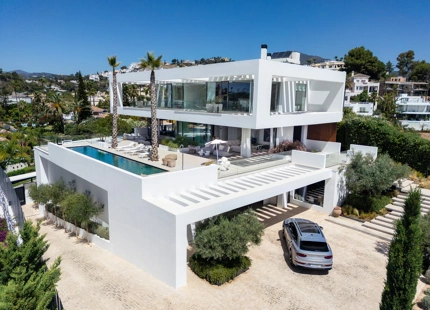 LUXURY VILLA FOR SALE IN LA QUINTA WITH STUNNING VIEWS