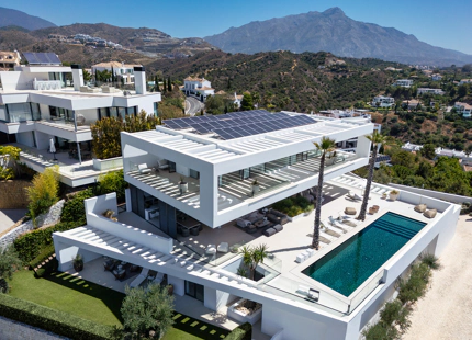 LUXURY VILLA FOR SALE IN LA QUINTA WITH STUNNING VIEWS