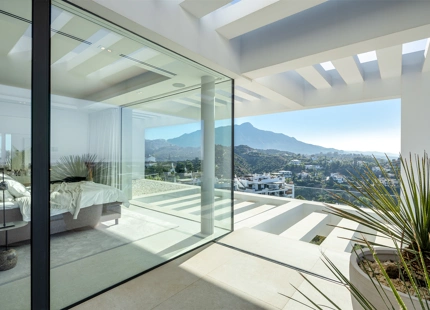 LUXURY VILLA FOR SALE IN LA QUINTA WITH STUNNING VIEWS