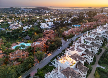 EXQUISITO PENTHOUSE DUPLEX DE LUJO CON PISCINA PRIVADA EN LES BELVEDERES, NUEVA ANDALUCÍA