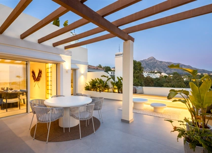 EXQUISITO PENTHOUSE DUPLEX DE LUJO CON PISCINA PRIVADA EN LES BELVEDERES, NUEVA ANDALUCÍA