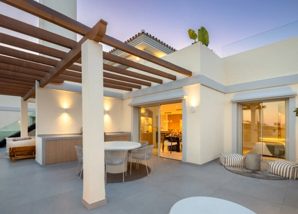 EXQUISITO PENTHOUSE DUPLEX DE LUJO CON PISCINA PRIVADA EN LES BELVEDERES, NUEVA ANDALUCÍA