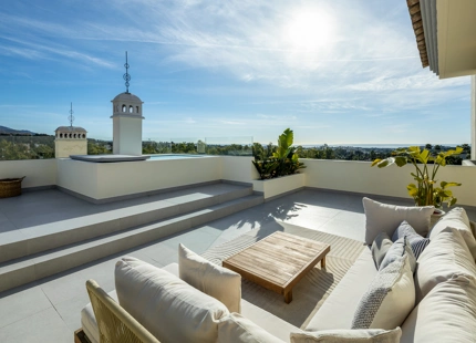 EXQUISITO PENTHOUSE DUPLEX DE LUJO CON PISCINA PRIVADA EN LES BELVEDERES, NUEVA ANDALUCÍA