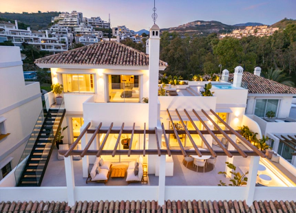 EXQUISITO PENTHOUSE DUPLEX DE LUJO CON PISCINA PRIVADA EN LES BELVEDERES, NUEVA ANDALUCÍA