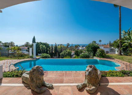 Villa for sale in Rio Real, Marbella East
