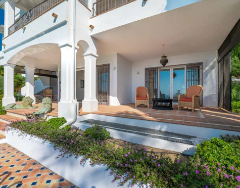 Villa for sale in Rio Real, Marbella Este