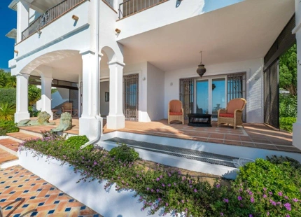 Villa for sale in Rio Real, Marbella East