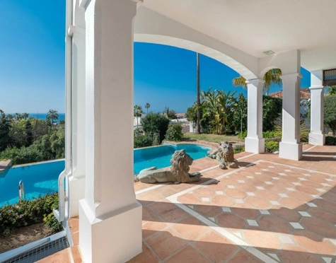 Villa for sale in Rio Real, Marbella Este