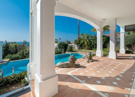 Villa for sale in Rio Real, Marbella East
