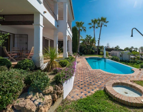 Villa for sale in Rio Real, Marbella Este