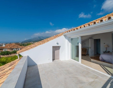 Villa for sale in Rio Real, Marbella Este