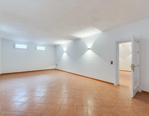 Villa for sale in Rio Real, Marbella Este