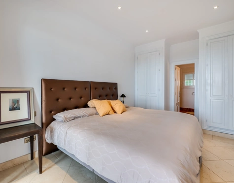 Villa for sale in Rio Real, Marbella Este