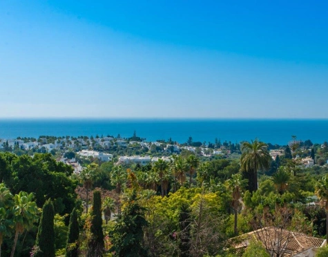 Villa for sale in Rio Real, Marbella Este