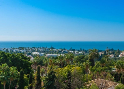 Villa for sale in Rio Real, Marbella East