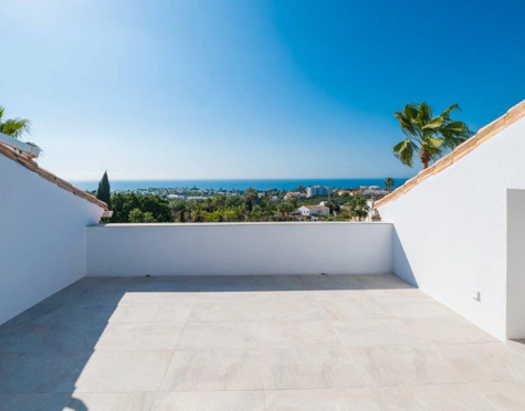 Villa for sale in Rio Real, Marbella Este